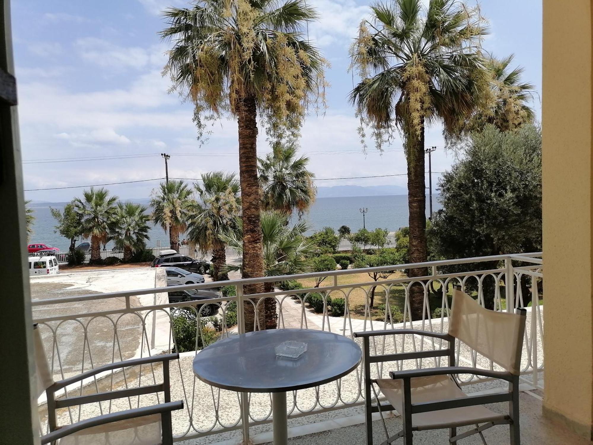 Nireus Hotel Néa Mákri Quarto foto