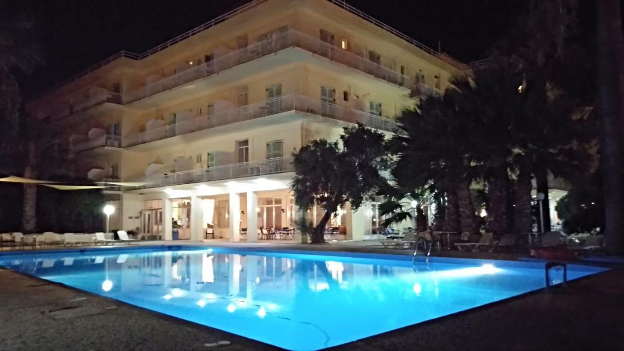 Nireus Hotel Néa Mákri Exterior foto